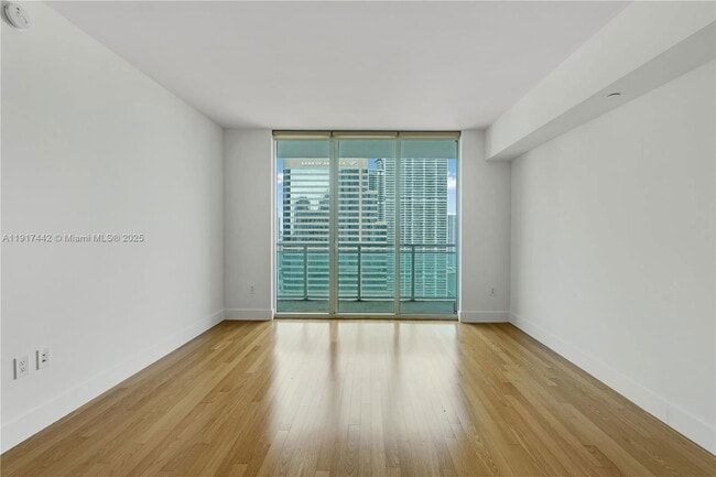 Photo - 950 Brickell Bay Dr