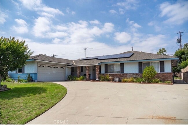 Building Photo - 1050 W La Deney Dr