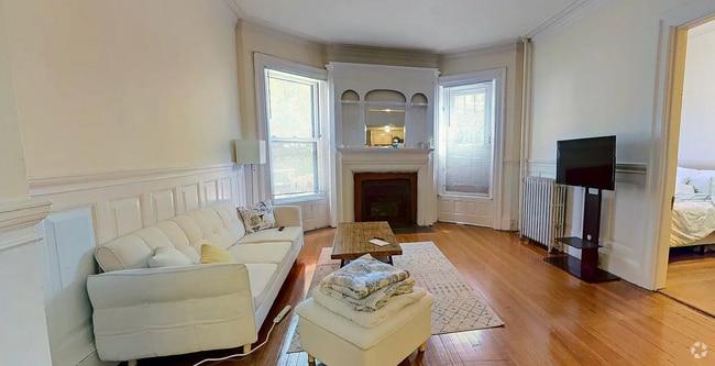 Building Photo - 1073 Beacon St Unit 2 Rental