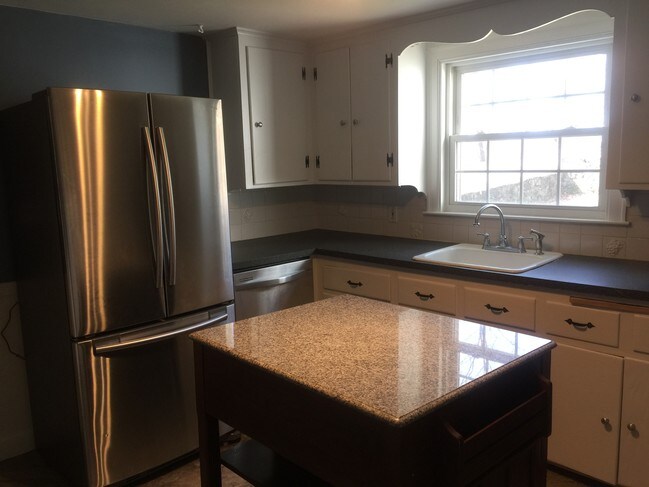 Photo - 40 Dunster Ln