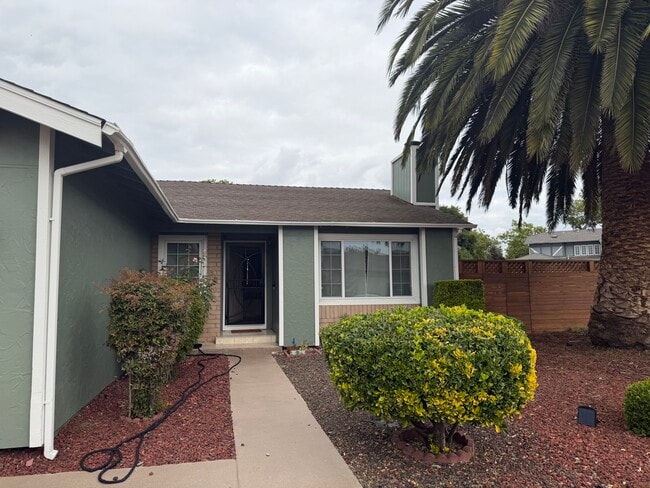 Building Photo - 220 Notre Dame Dr Unit 1 bed 1 bath apartment