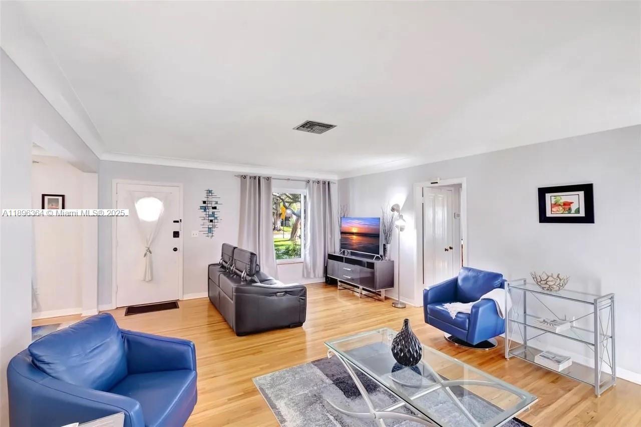 Photo - 258 NE 92nd St