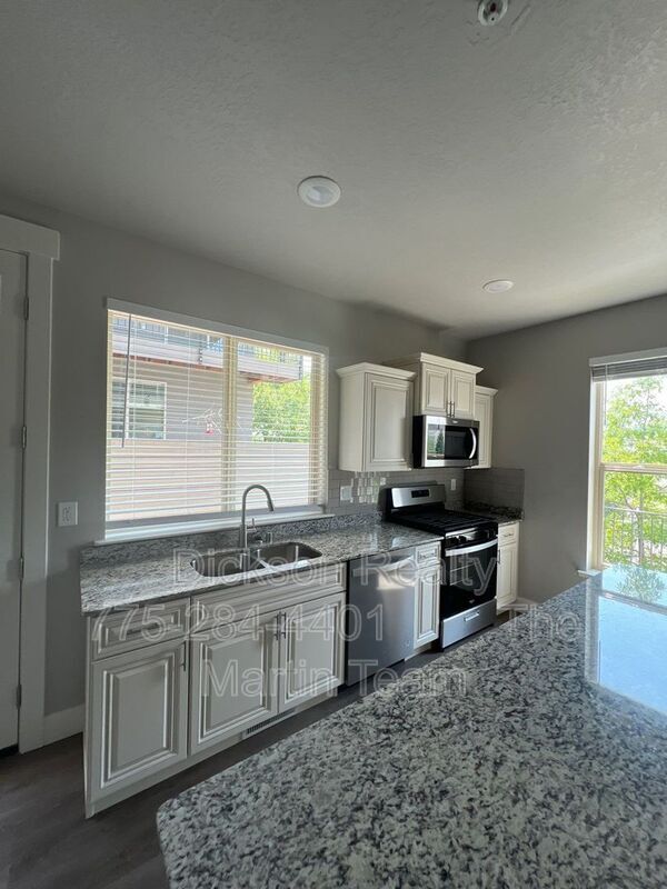 Photo - 760 Bluffs Ct