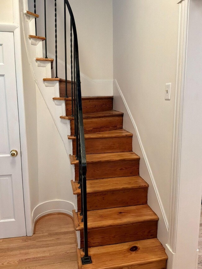 Photo - 123 7th St NE