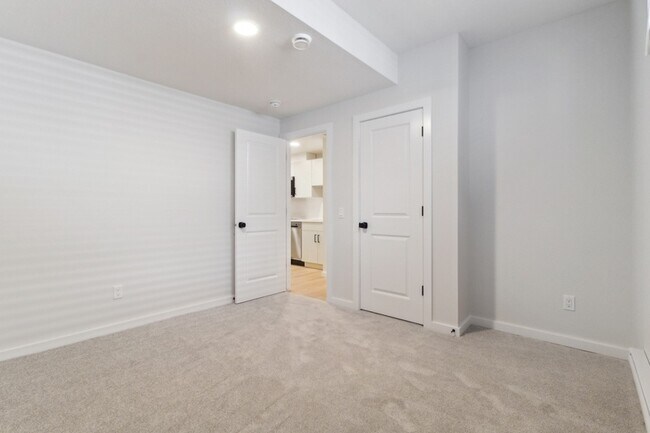 Photo - 20939-20925 25 Ave NW