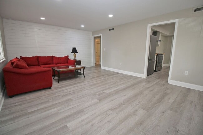 Photo - Spacious Student Home in Melrose Heights –...