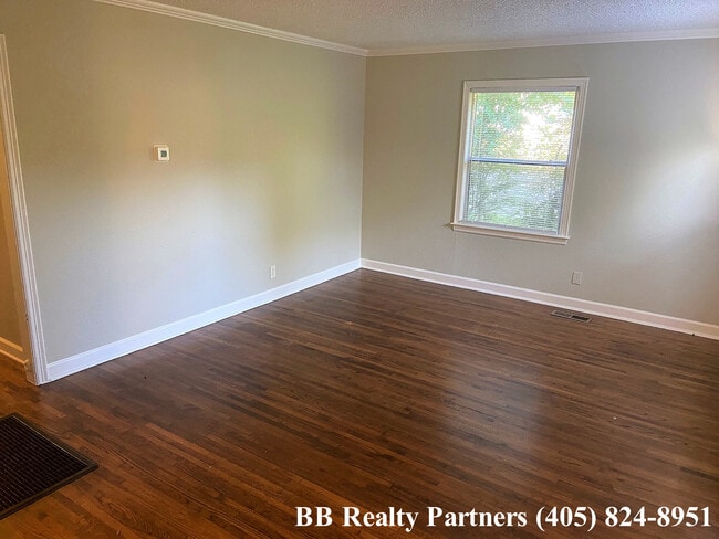 Photo - 3941 E 2nd St S