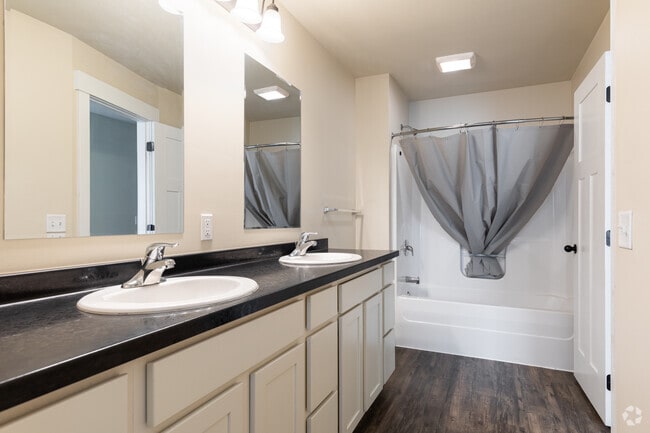 4BR, 2.5BA - 1,950SF