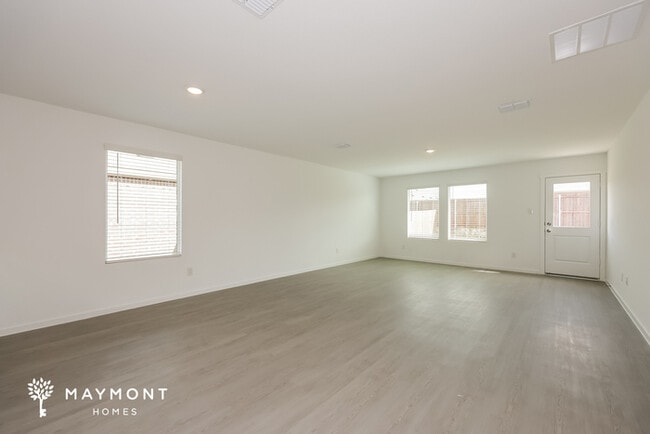 Photo - 1059 Neyland Dr