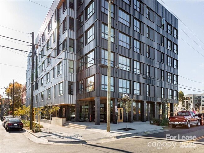 Building Photo - 1824 N Brevard St Unit 1D