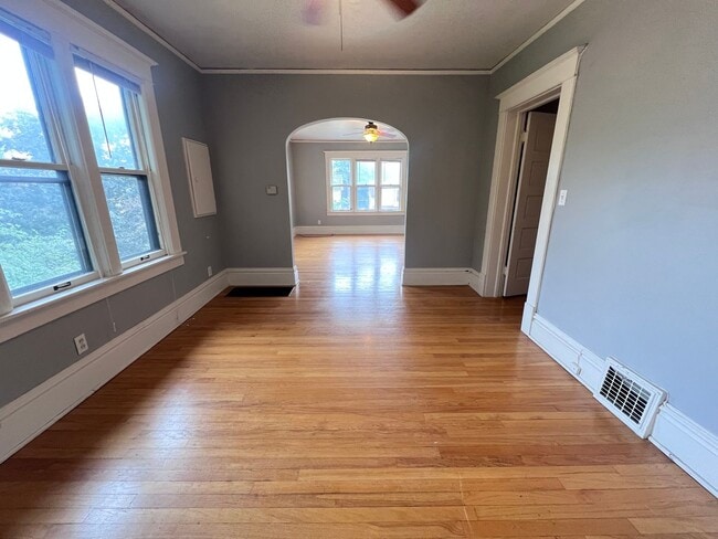 Photo - Large 3 Bedroom Duplex with Washer/Dryer - Water included!