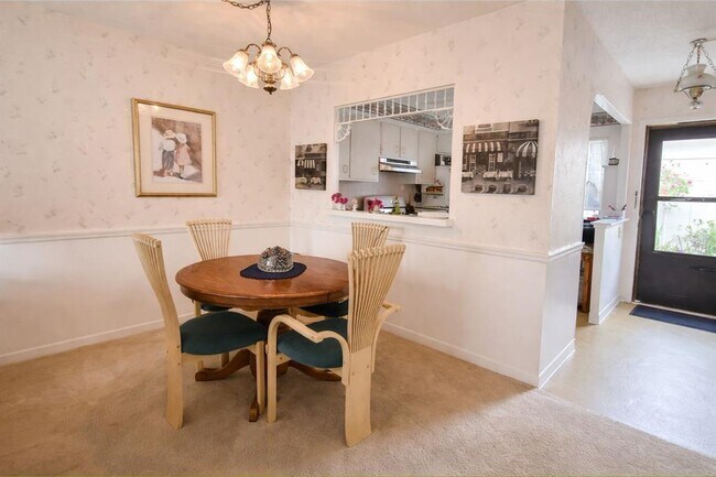 Photo - 1428 Arrowhead Cir W