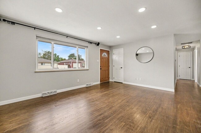 6762 Harlan St
