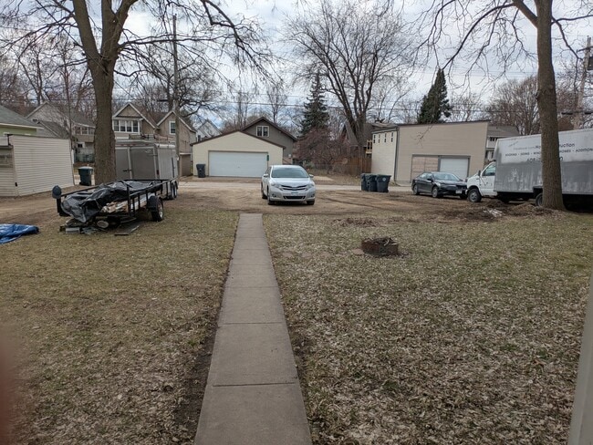 Off street parking - 1622 Market St Unit 1622 Market St