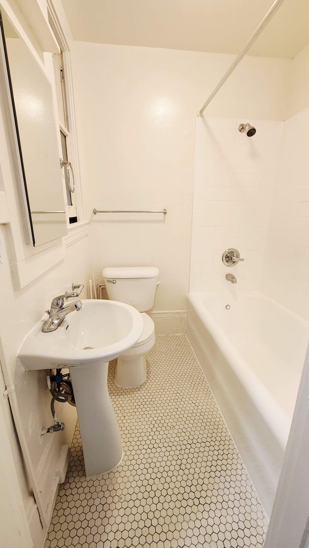 Building Photo - 184-186 Park Street Unit 184-A