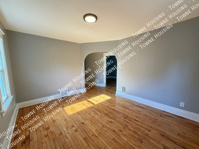 Photo - 37 Holmes St Unit Back Upper