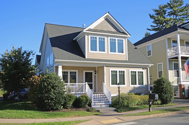 Building Photo - Spacious Downtown Home Convenient to UVA Medical Center