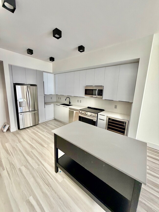 Photo - 18631 NE 25th Pl Unidad 601