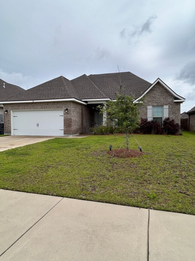 Building Photo - 3/2 fully fenced home in Lafayette Landing