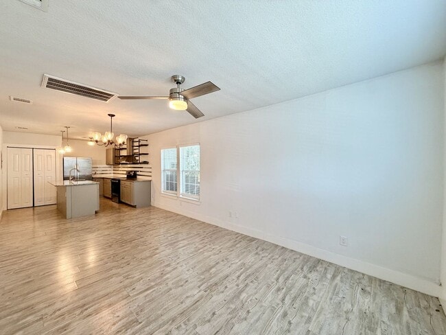 Photo - 707 S Olive St