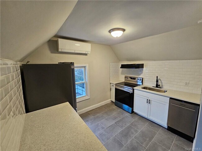 Photo - 182 Ashford Ave Unidad 3