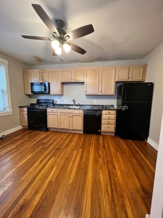 Building Photo - 5735 Phillips Ave Unit Apartment 1
