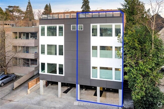Building Photo - 2Bd/2Ba Seattle Townhouse