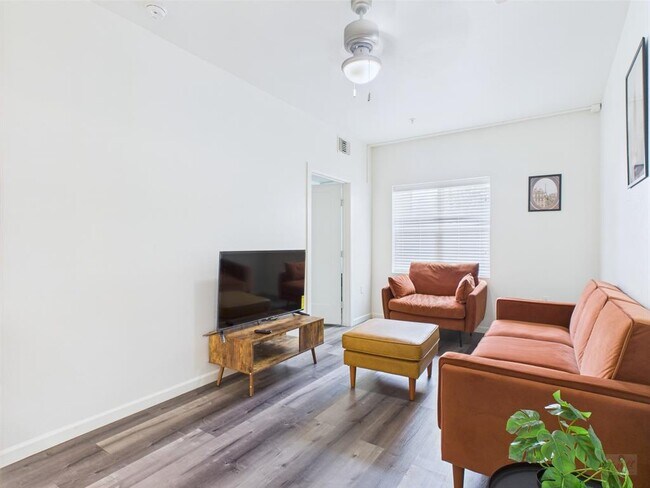 Photo - 911 W 22nd St Unidad 306