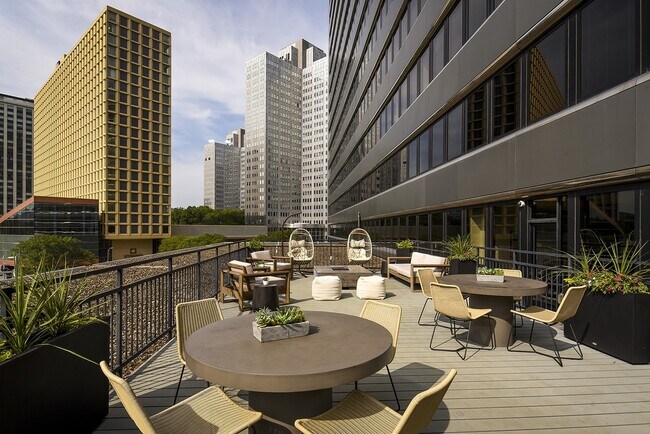 Outdoor Resident Terrace - Apartments at River View