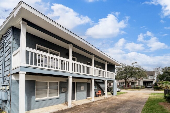 Building Photo - 731 Columbia St Unit 3