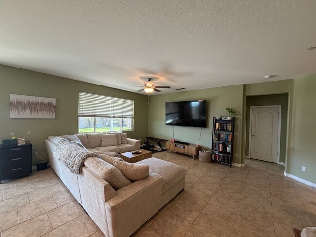 Photo - Adorable 3 Bedroom, 2 Bathroom Home in a Quiet North Hanford Neighborhood