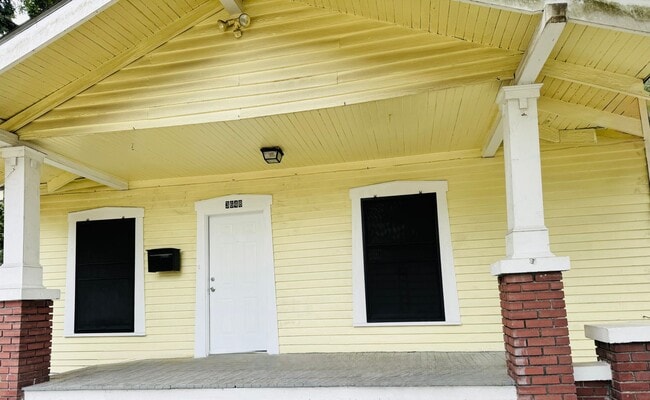 Photo - 3648 Evangeline St