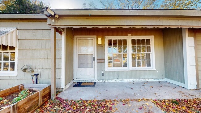 Photo - 3826 Landa Ln