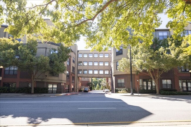 Photo - 2bd/2Ba Midtown Condo Perfect for Roommates w/ Pool and Gym!