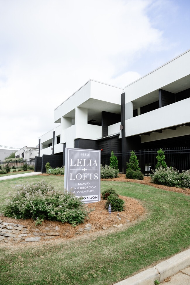 Building Photo - 1430 Lelia Dr