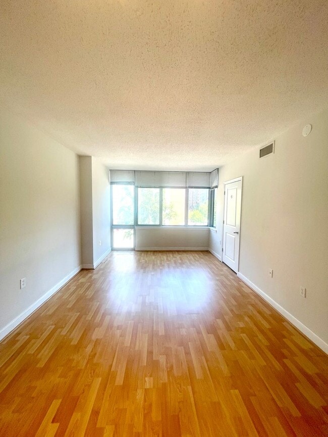 Photo - Fabulous location, Amazing 1BR condo with views