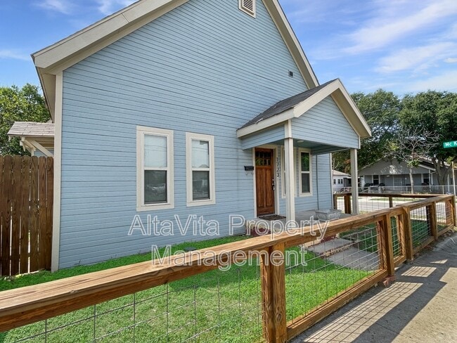 Building Photo - 1723 NW 25th St Rental