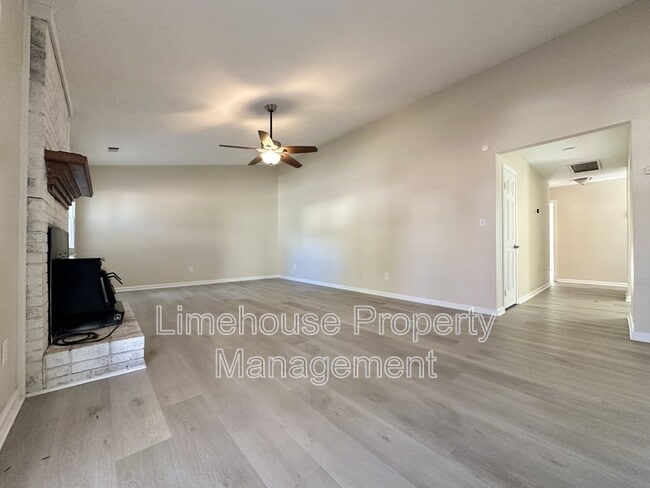 Photo - 1273 Nesbitt Dr