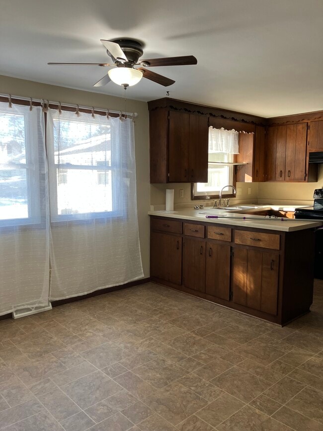 Dining room and kitchen. - 1525 Commanche Ave