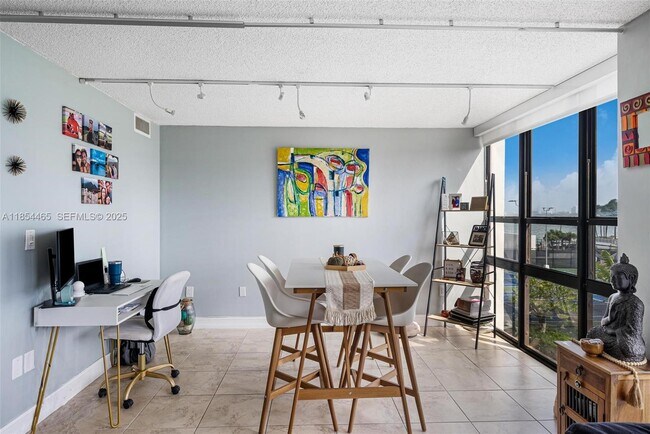 Photo - 600 NE 36th St Unidad 311