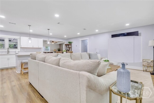 Photo - 607 Dyches Dr