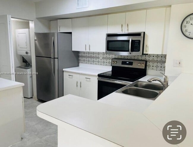 Building Photo - 2600 S University Dr Rental