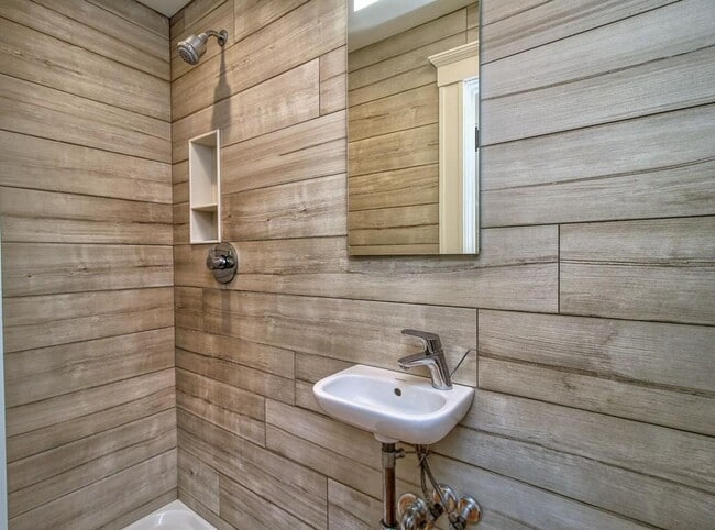 Photo - 15 Wellman St Unit 2