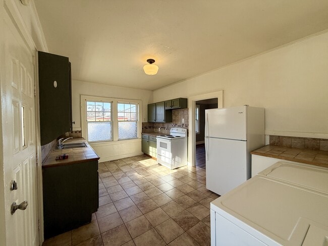 Photo - 834 Malvern Ave