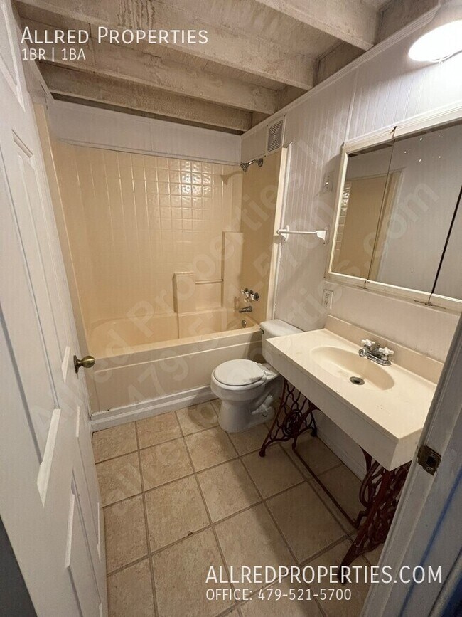 1 Bedroom Cottage with Loft Area on Border... House Rental in