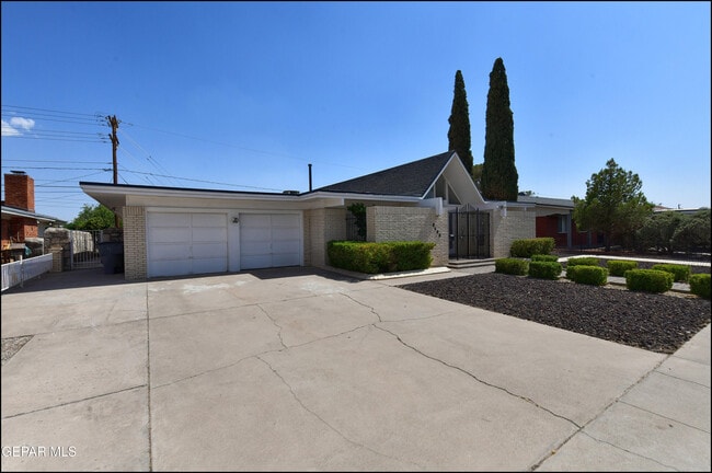 Photo - 8400 Parkland Dr