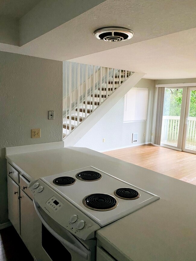Building Photo - 332 SE Donnelly Ln Unit 332