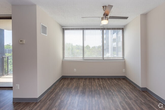 1BR, 1BA - 1,058 SF