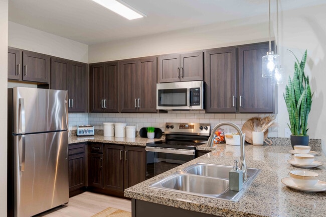 Park-on-Morton-Apartments-Near-Indiana-University-Bloomington-Platinum-Floor-Plan-Kitchen - The Park on Morton