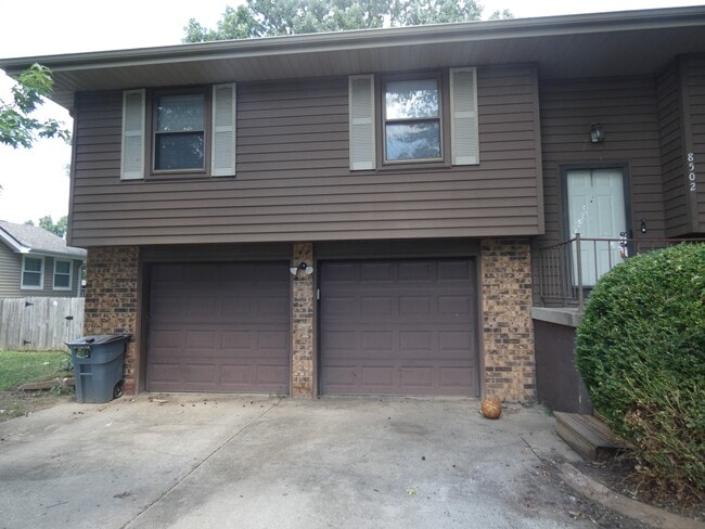 Photo - 8502 Orchard St